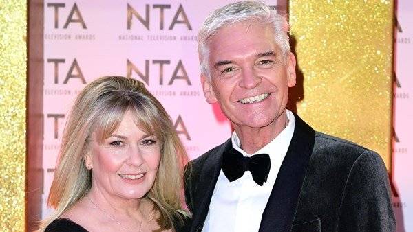 Phillip Schofield takes family trip to Paris after revealing he is gay - www.breakingnews.ie