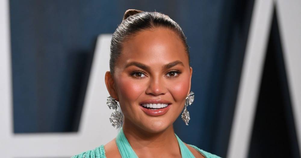 Chrissy Teigen Reveals the Top 3 Things Mom-Shamers Come After Her For: ‘It’s Pretty Much Everything’ - www.usmagazine.com - county Luna