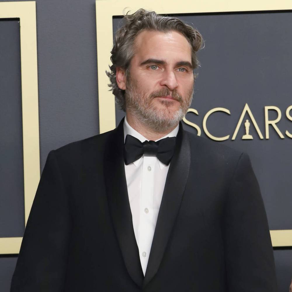Joaquin Phoenix saves cow and her calf from slaughter - www.peoplemagazine.co.za