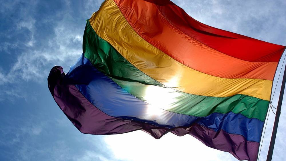 Minnesota parents outraged because school's rainbow flag will "confuse" children - Metro Weekly - www.metroweekly.com - Minnesota