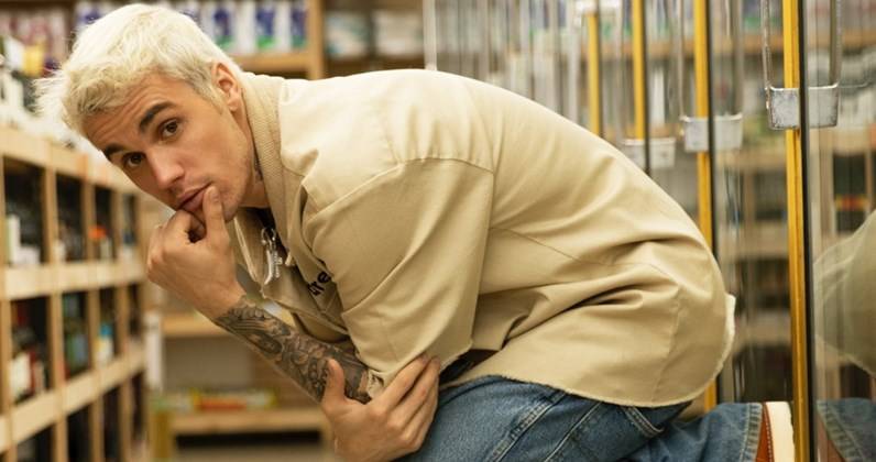Justin Bieber's Changes wins incredibly close battle for Number 1 album - www.officialcharts.com - Britain
