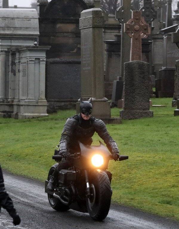 First look at The Batman’s new suit as filming begins in Glasgow - www.breakingnews.ie - Scotland