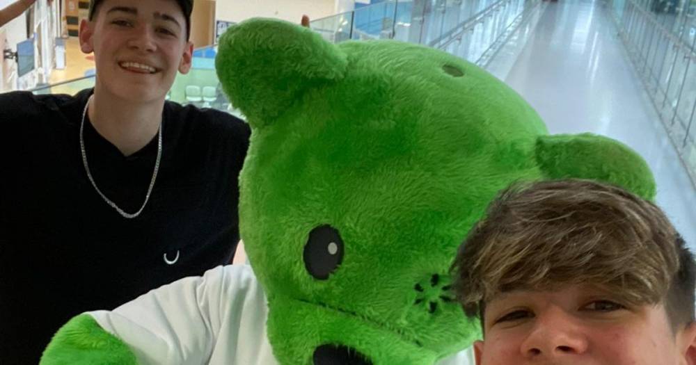 CBBC stars Max and Harvey announce their new role at Royal Manchester Children’s Hospital - www.manchestereveningnews.co.uk - Manchester