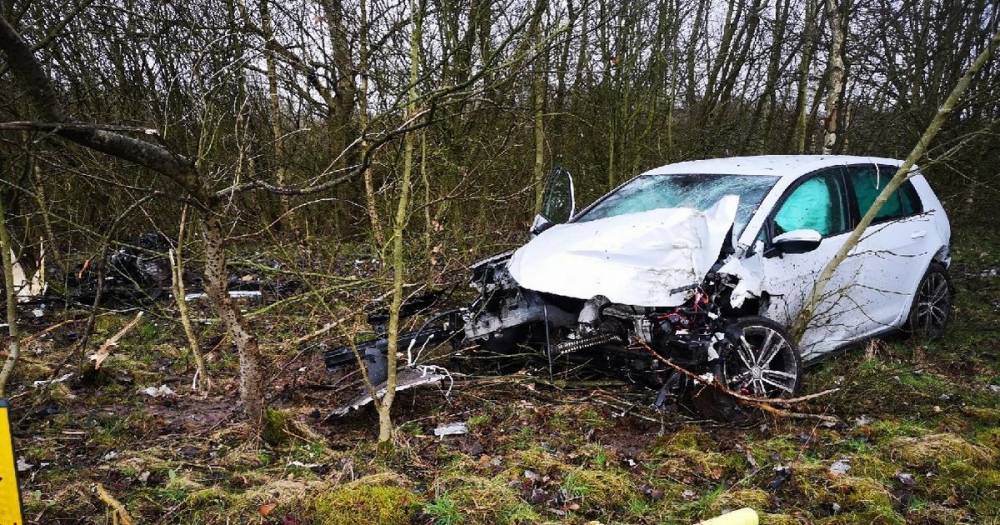 Car wrecked after leaving M60 and smashing into trees in huge crash - www.manchestereveningnews.co.uk