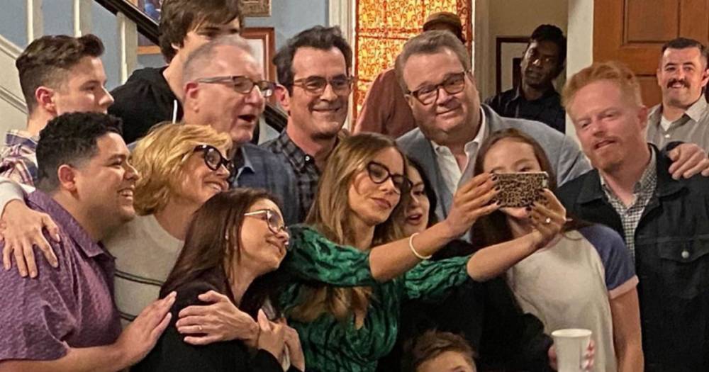 'Modern Family' stars celebrate final day of filming - flipboard.com