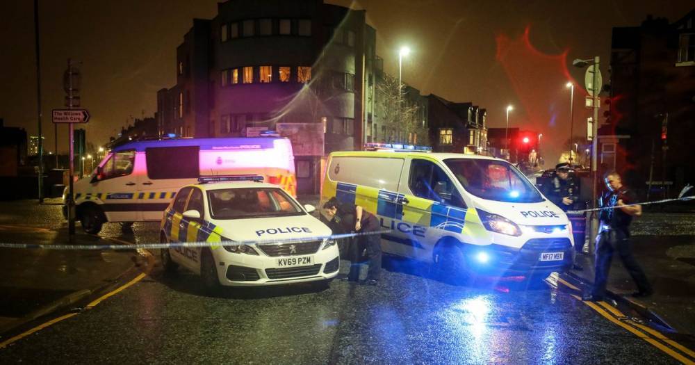 Investigation launched after shots fired at a car in Salford - www.manchestereveningnews.co.uk