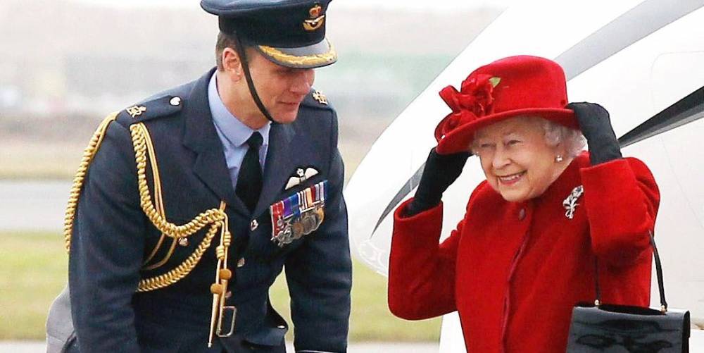 The Queen Is Hiring an Official Royal Helicopter Pilot to Fly Her to Engagements - www.marieclaire.com