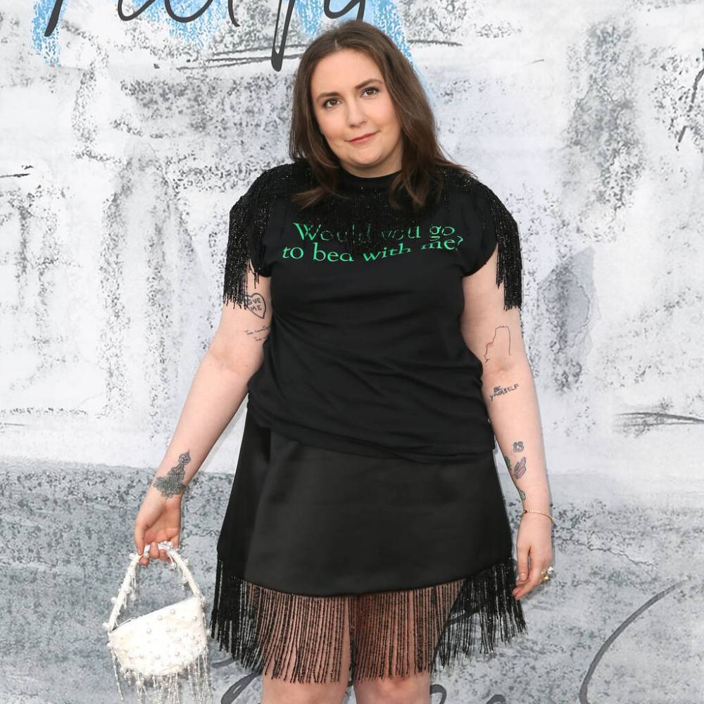 Lena Dunham shaved her head during battle with autoimmune disease - www.peoplemagazine.co.za