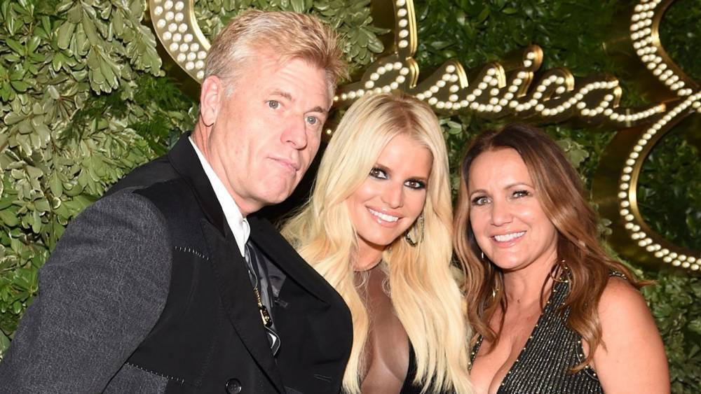 Jessica Simpson Reveals How Writing Her Book Was Like 'Family Therapy' With Her Parents (Exclusive) - www.etonline.com - Los Angeles