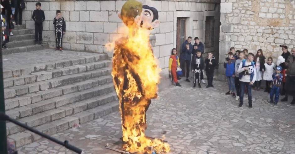 Carnival Celebration Includes Burning Effigy of Kissing Same-Sex Couple as Children Watch and Adults Applaud - www.thenewcivilrightsmovement.com - Croatia