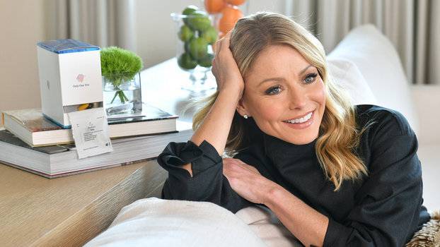 Kelly Ripa Still Feels 23, but Her Daughter “Helpfully” Reminds Her She Isn’t - flipboard.com