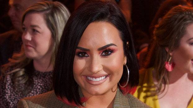 Demi Lovato Posts a Makeup-Free Selfie For the First Time In "Years" - flipboard.com