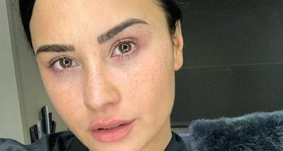 Demi Lovato proudly flaunts makeup free selfie days after opening up about her body image issues; Check Out - www.pinkvilla.com