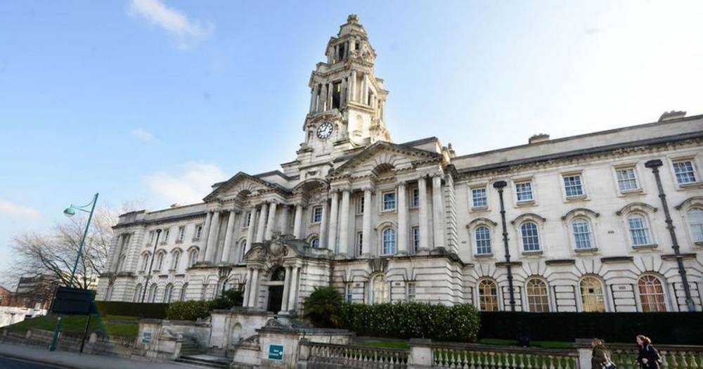 Stockport council criticised for text stopping dad seeing his kids over Christmas - despite domestic violence fears - www.manchestereveningnews.co.uk