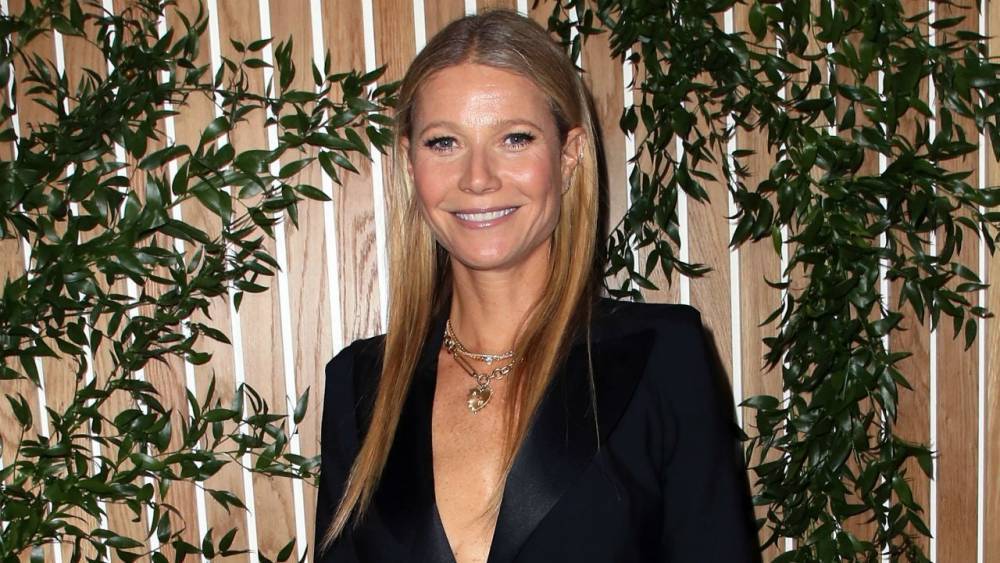 Gwyneth Paltrow Wears Face Mask on Plane to Paris Amid Coronavirus Outbreak: 'I've Already Been in This Movie' - www.etonline.com