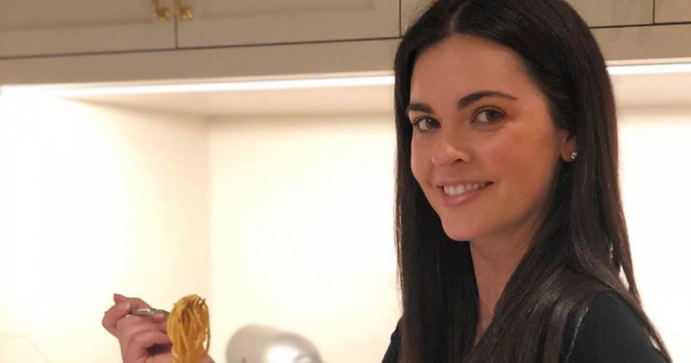 Katie Lee Is Pregnant and ‘Eating for 2’ Following Infertility Struggles: Baby Bump Pic - www.usmagazine.com