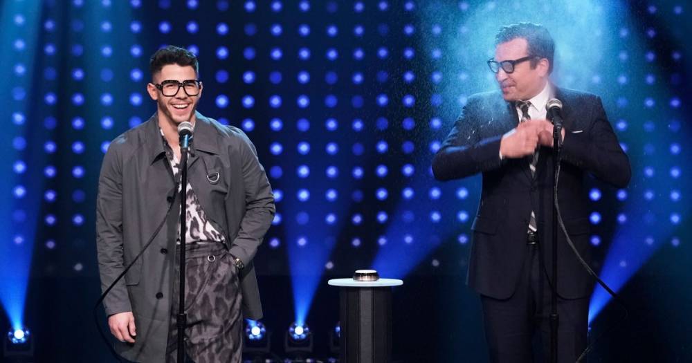 Nick Jonas sings Katy Perry, Fall Out Boy for Jimmy Fallon's water-logged music game - flipboard.com