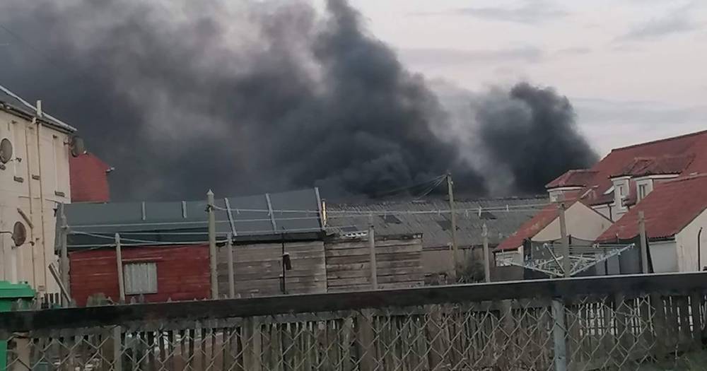 Major fire in Fife sees emergency services race to scene - www.dailyrecord.co.uk