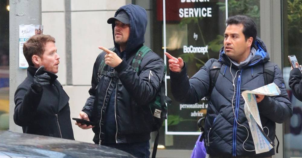 Leonardo DiCaprio Seen Sweetly Giving a Stranger Directions in New York City - flipboard.com - Hollywood - New York