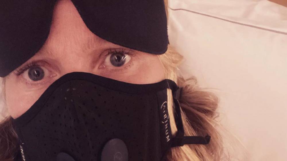 Gwyneth Paltrow Dons Face Mask In 'Panicked' Plane Pic Warning Of Coronavirus - flipboard.com