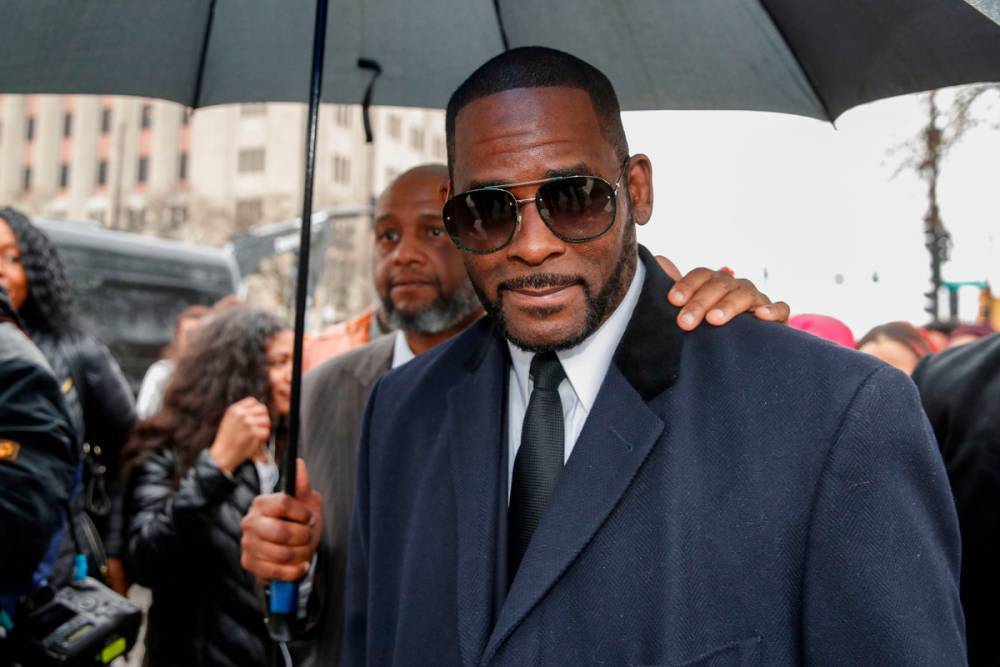 R. Kelly defaults on Chicago sex abuse lawsuit after court no-shows - flipboard.com - Chicago