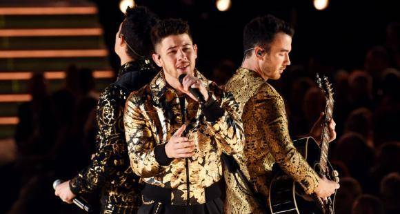VIDEO: Nick Jonas reveals neither Priyanka Chopra nor Joe Jonas warned him about food in his teeth at Grammys - www.pinkvilla.com