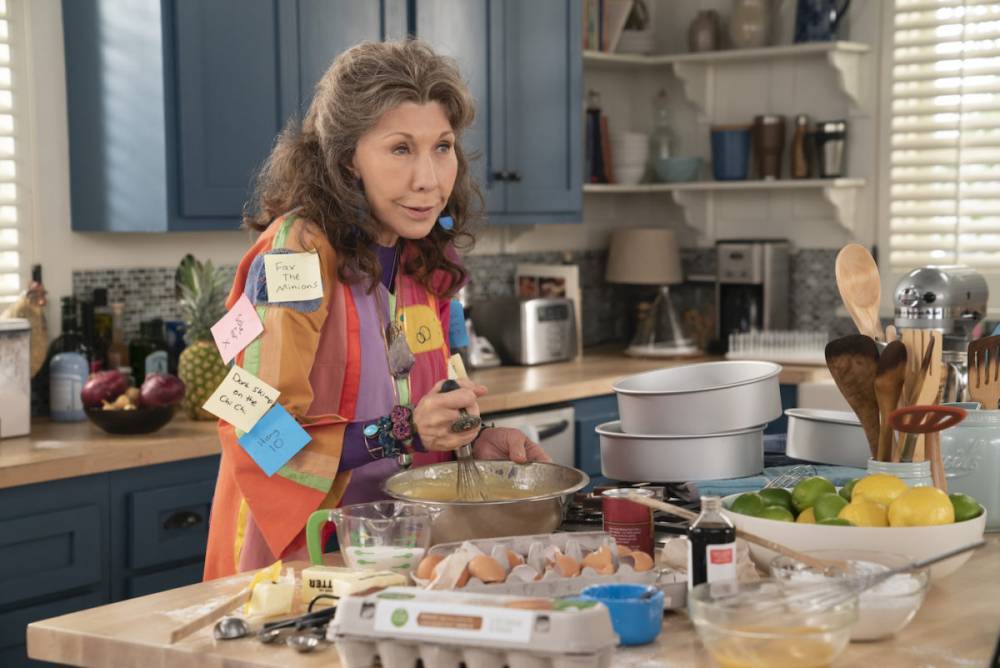 Lily Tomlin footprints to be cemented at TCL Chinese Theatre - qvoicenews.com - China
