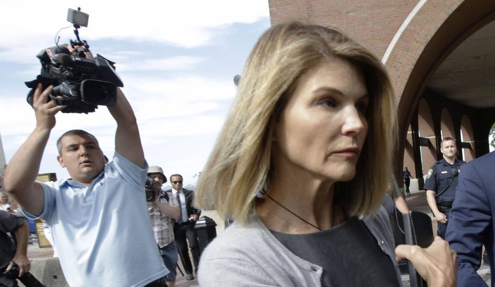 Lori Loughlin Gets Fall Trial Date For College Bribery Scheme Charges; 50 Years In Prison For ‘Full House’ Star If Guilty - deadline.com