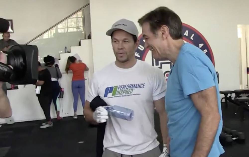 Mark Wahlberg And Dr. Oz Face Off In Push-Up Showdown - etcanada.com