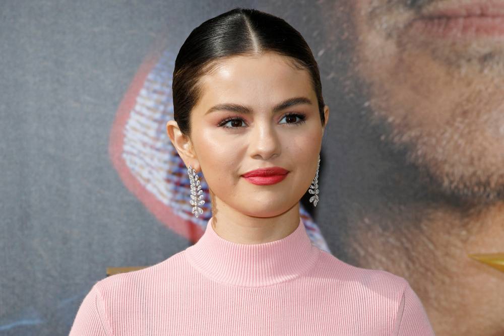 Selena Gomez holding open casting call for fans to star in Rare Beauty campaign - flipboard.com