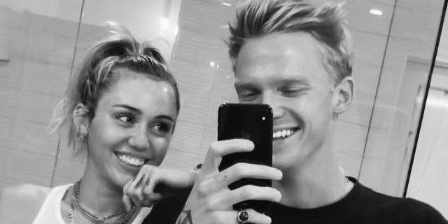 Er, Miley Cyrus Flashes Her "Boobies" to Cody Simpson So He Can Sing Better in the Studio - www.cosmopolitan.com - Australia
