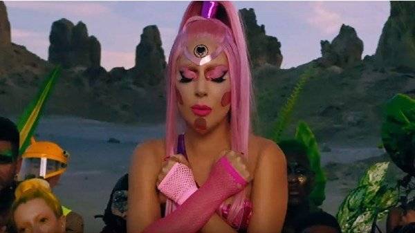 Lady Gaga marks pop comeback with futuristic video for Stupid Love single - www.breakingnews.ie