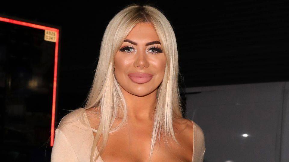 Chloe Ferry shares makeup free selfie and fans go wild for her stripped back look | Hair & Beauty - heatworld.com