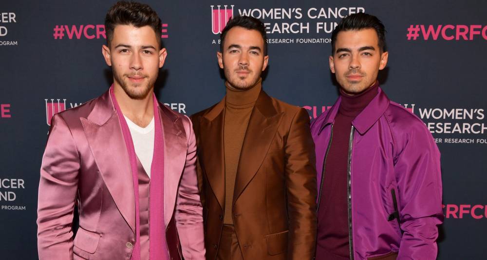 Nick Jonas - Joe Jonas - Kevin Jonas - Glen Powell - Beverly Wilshire - Jonas Brothers Bring The Color To Women's Cancer Research Fund's An Unforgettable Evening! - justjared.com