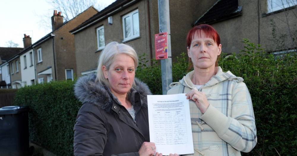 Fed-up resident starts petition over dog fouling in garden - www.dailyrecord.co.uk