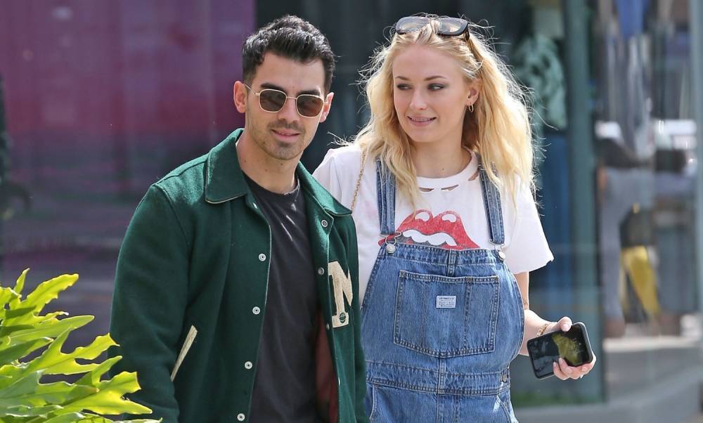Sophie Turner Looks Cute in Overalls for Smoothie Run with Joe Jonas - www.justjared.com