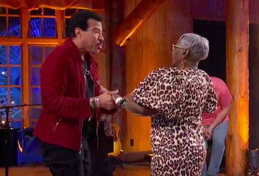 Lionel Richie Serenades 78-Year-Old Superfan During Slow Dance After Great-Grandson’s ‘American Idol’ Audition - etcanada.com - USA