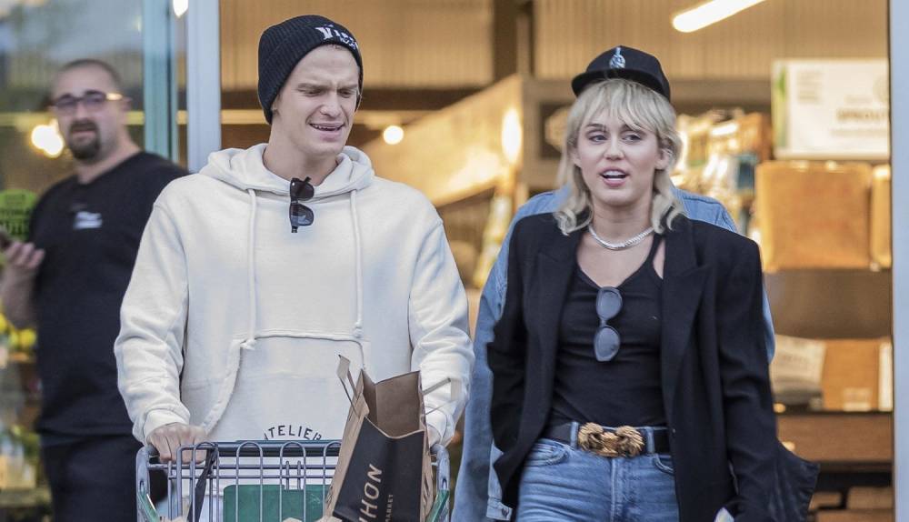 Miley Cyrus & Cody Simpson Go Grocery Shopping to Kick Off Their Weekend - www.justjared.com
