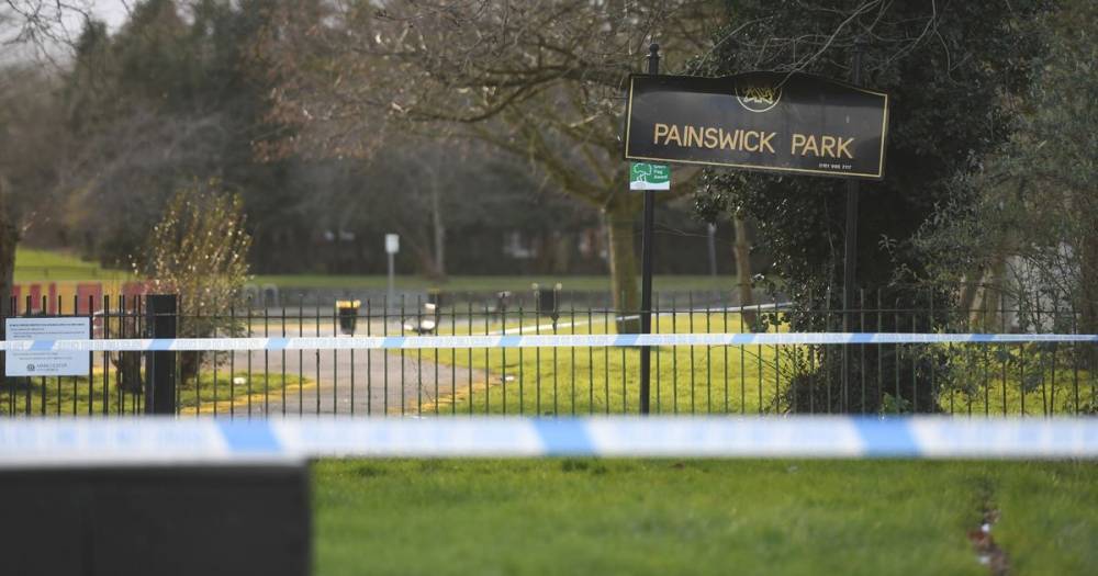 Man stabbed in Wythenshawe as police seal off park - www.manchestereveningnews.co.uk - Manchester