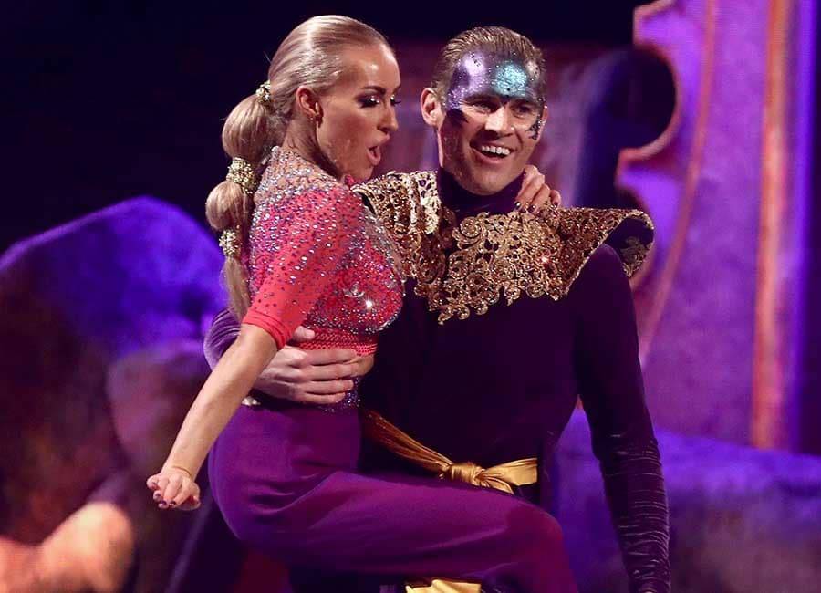 Kevin Kilbane skates home with new love after Dancing On Ice elimination - evoke.ie - Ireland