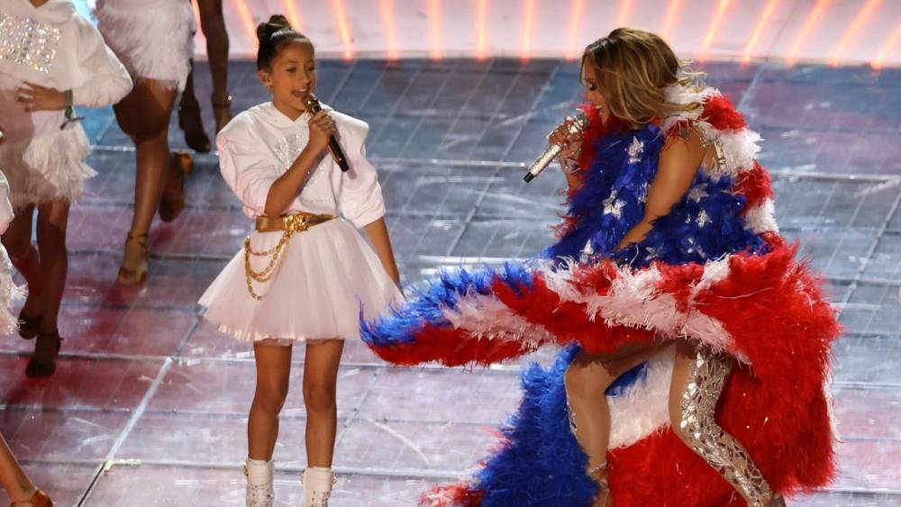 Jennifer Lopez's Daughter Emme Wows With Impressive Vocals in Super Bowl Performance - www.etonline.com