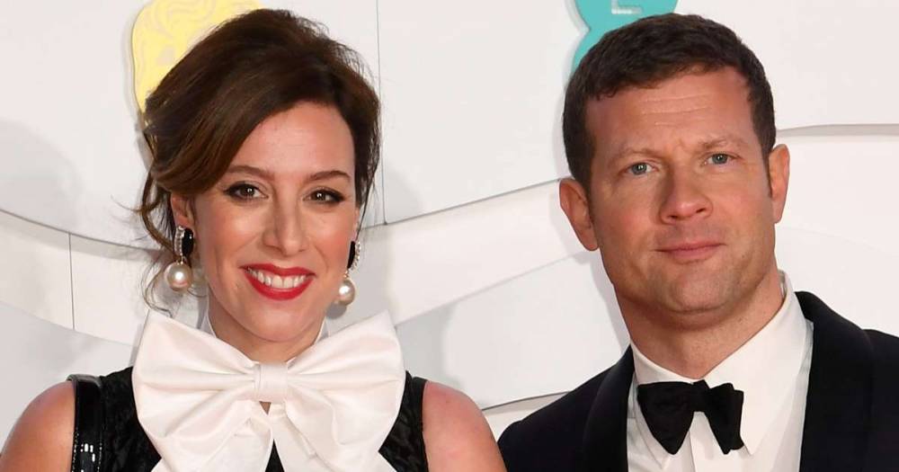 Dermot O'Leary's pregnant wife Dee Koppang shows off blossoming baby bump at the 2020 BAFTAs - www.msn.com - Spain