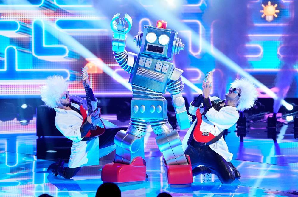 'The Masked Singer' Season 3 Premiere Recap: Jamie Foxx Guest-Stars as Robot Heads to the Scrap Heap - www.billboard.com