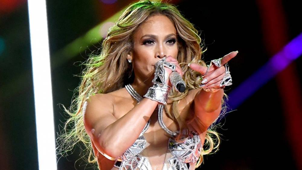 Get the Look: Jennifer Lopez's Bronzed Glow and Bouncy Curls at Super Bowl Halftime Show - www.etonline.com - Miami