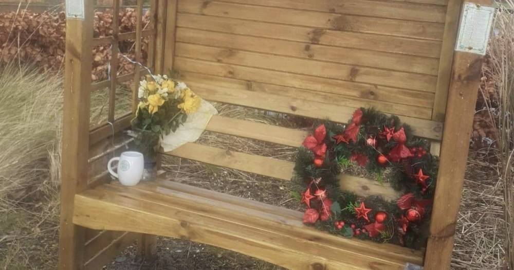 Mum of man found dead in Glasgow canal praises cop who left flowers at memorial bench - www.dailyrecord.co.uk