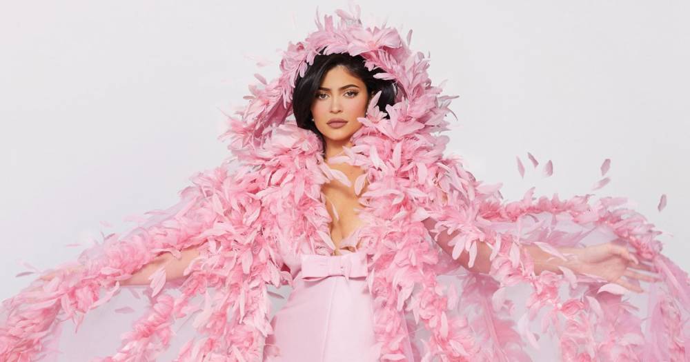 Kylie Jenner Opens About About Her Trendsetting Influence and Running Kylie Cosmetics in ‘Harper’s Bazaar’ - www.usmagazine.com