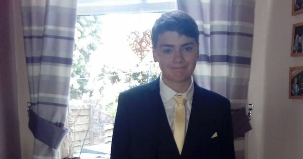 Friends saw teen fall 200ft to his death moments after telling him cliff edge 'looked dodgy' - www.manchestereveningnews.co.uk
