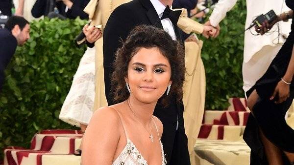 Singer Selena Gomez to launch her own beauty line - www.breakingnews.ie