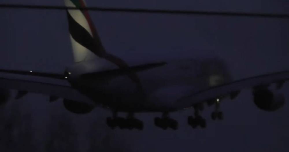World's biggest passenger aircraft aborts landing at Manchester Airport amid high winds - www.manchestereveningnews.co.uk - Manchester