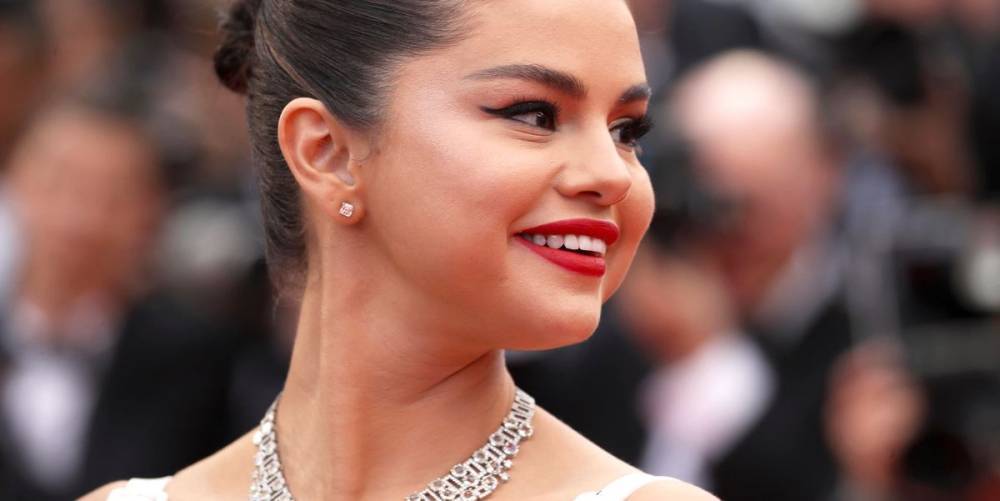 Selena Gomez Is Officially Launching Her Own Makeup Line, Rare Beauty - www.elle.com